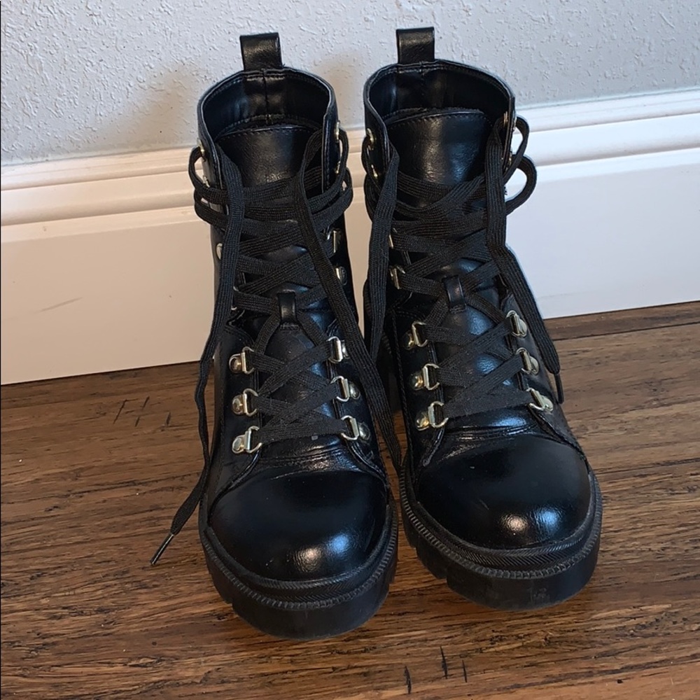 Combat boots
